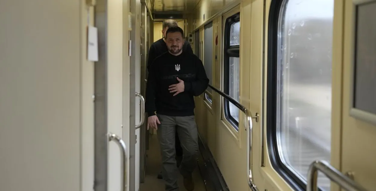 Уладзімір Зяленскі пагутарыў з журналістамі АР па дарозе з памежнай Сумскай вобласці ў Кіеў / АР
