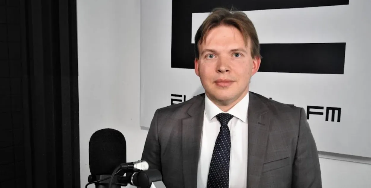 Торт из колбасы и марафонский бег: Максим Знак встретил день рождения в колонии