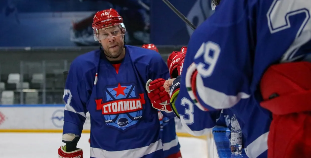 Андрэй Касціцын гуляе за "Сталіцу" / vk.com/sportclubhockey
