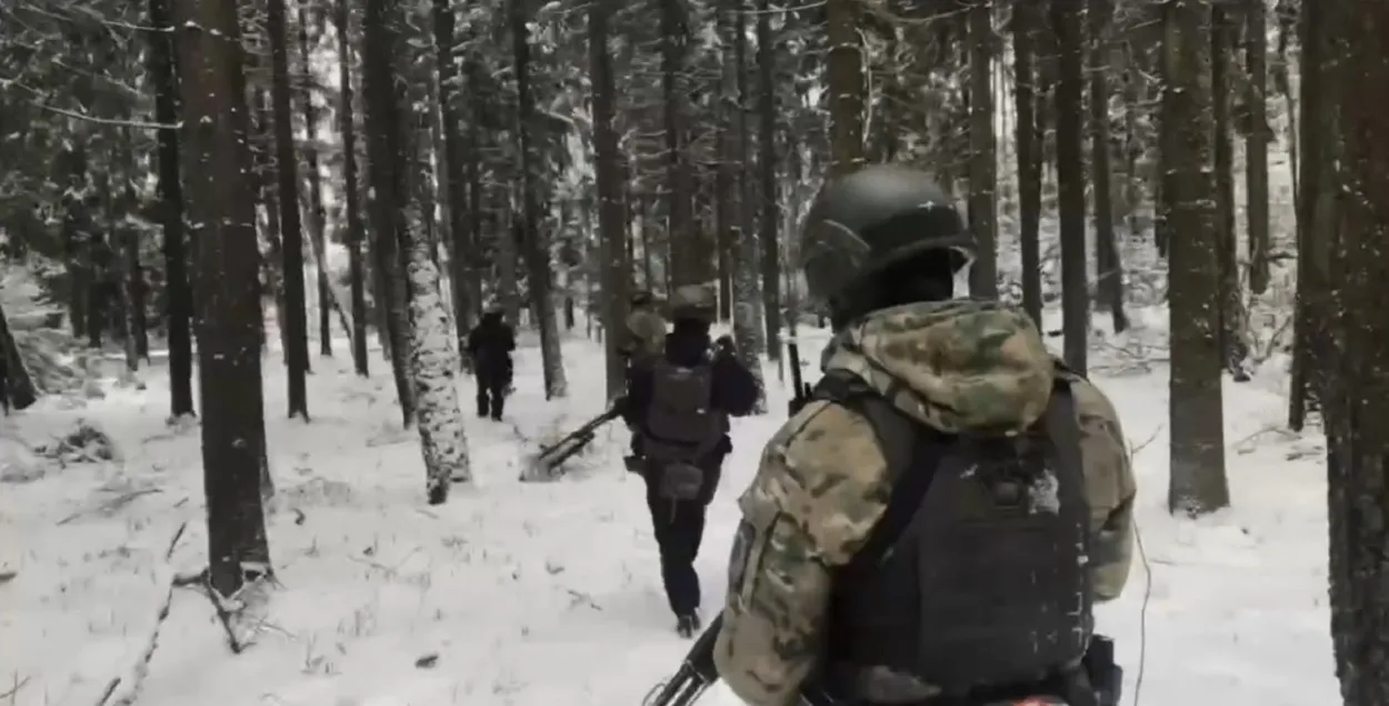 Бойцы "Торнадо" на обучении в лесу