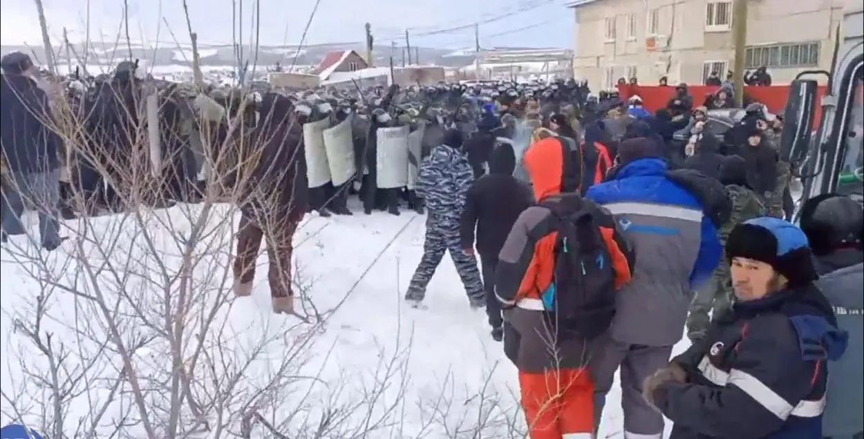 Мітынг каля суда ў Баймаку (Башкартастан)