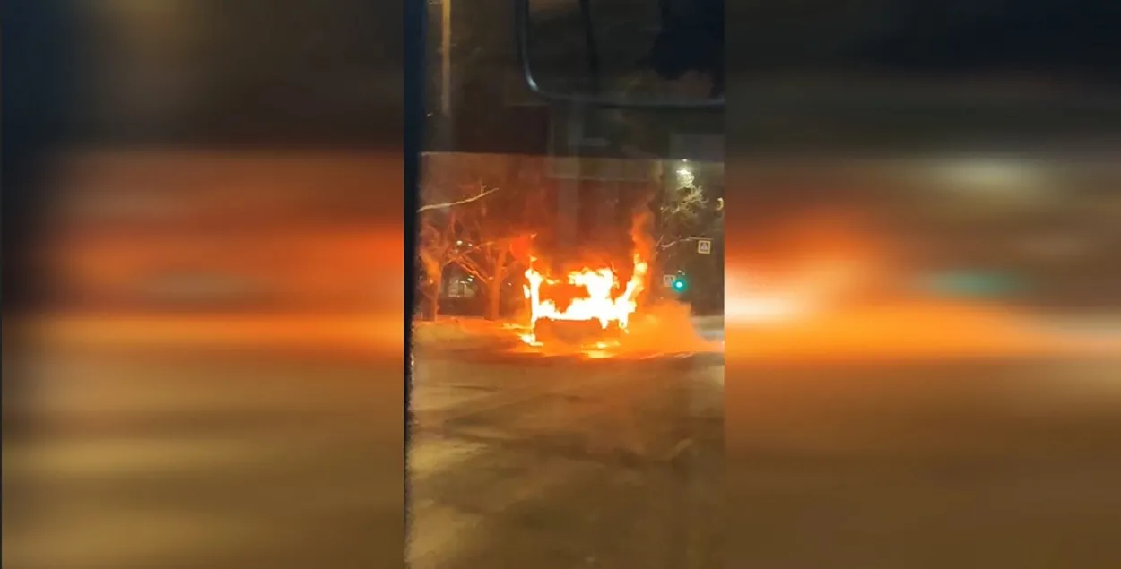 У Санкт-Пецярбургу гарыць беларускі аўтобус