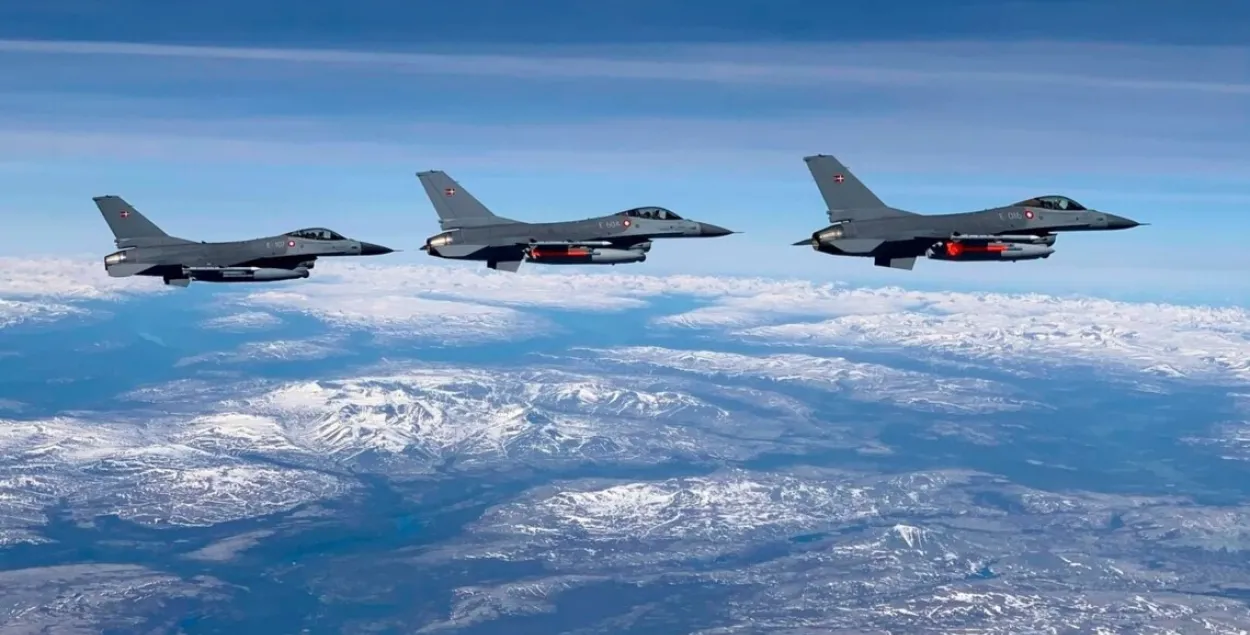F-16
