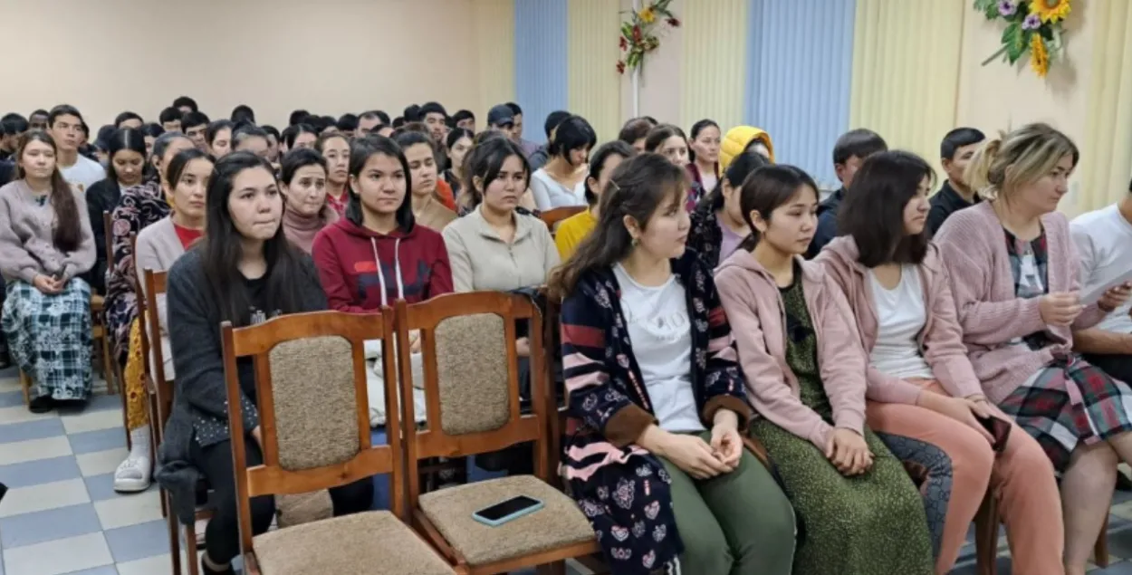 Иностранцам напомнили, "что такое депортация и высылка"
