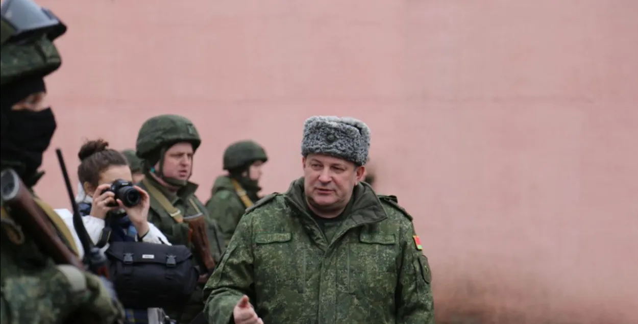 Рэктары ВНУ апранулі вайсковую форму
