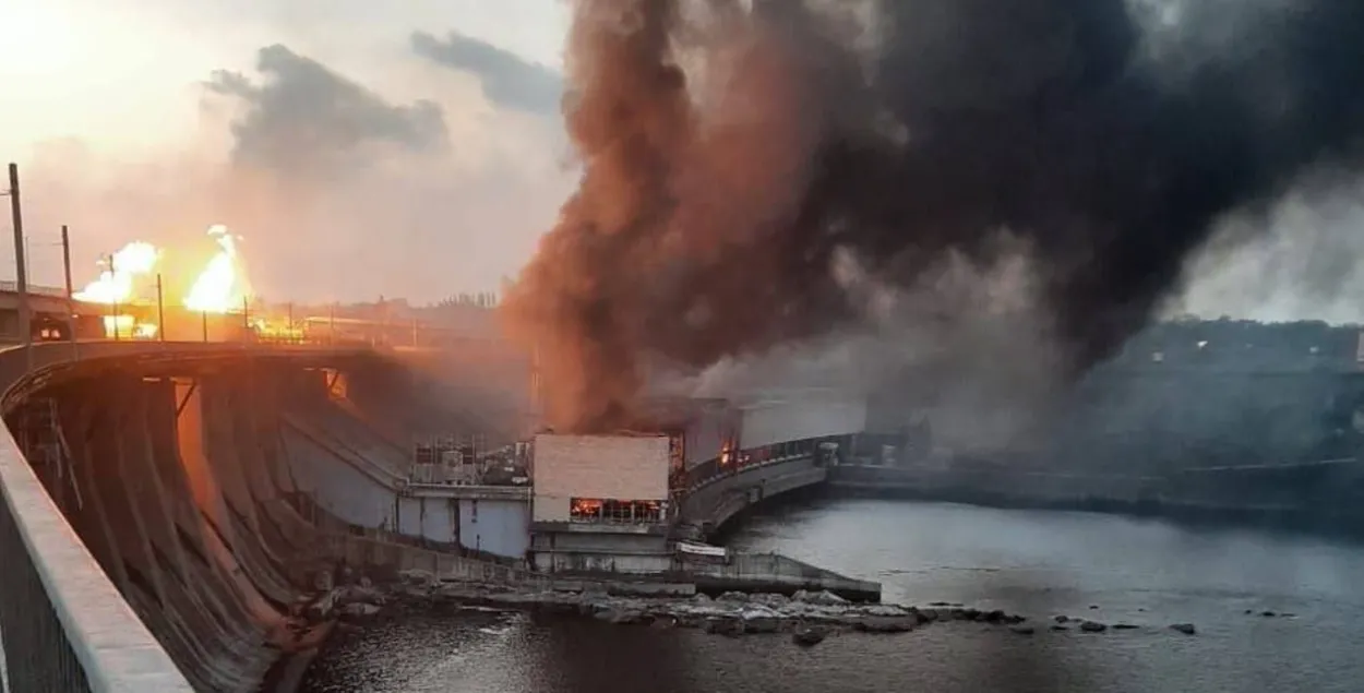 ДнепроГЭС после российской атаки
