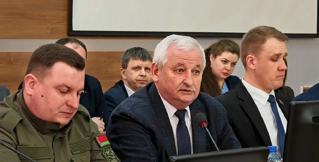 Пётр Пархомчык (у цэнтры)
