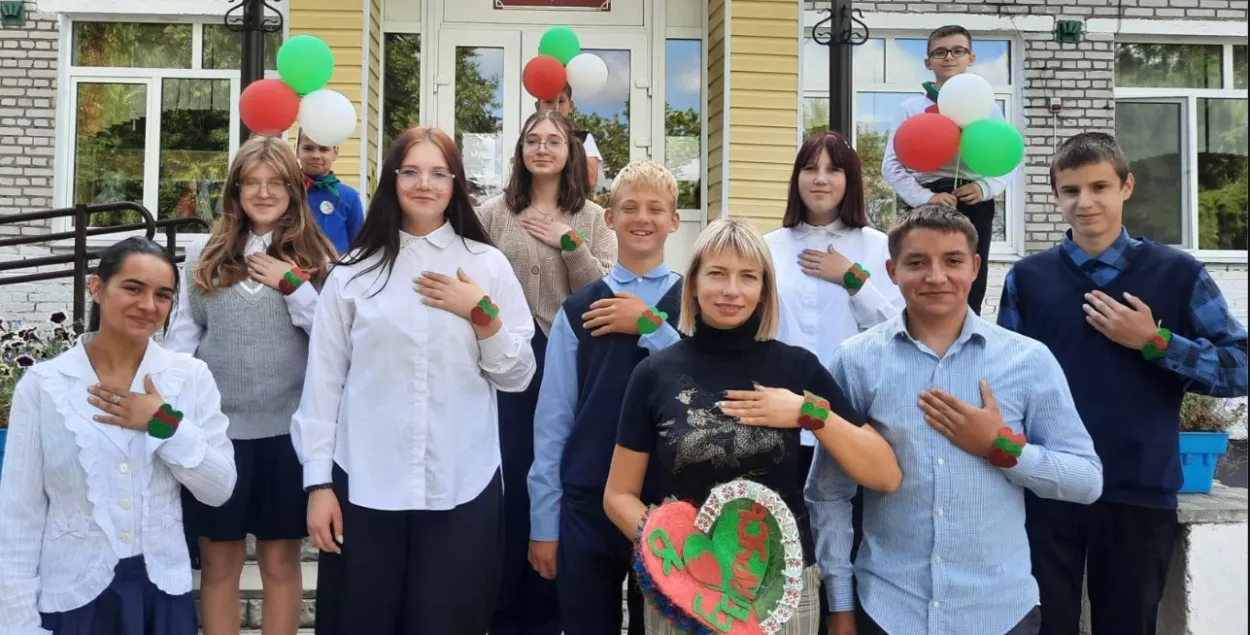Идеологическая акция в школе, иллюстративное фото
