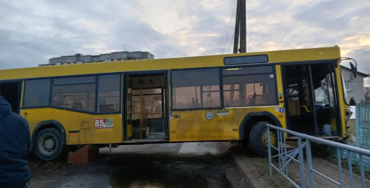 Аўтобус на месцы здарэння ў Жодзіне, 5 сакавіка 2024-га
