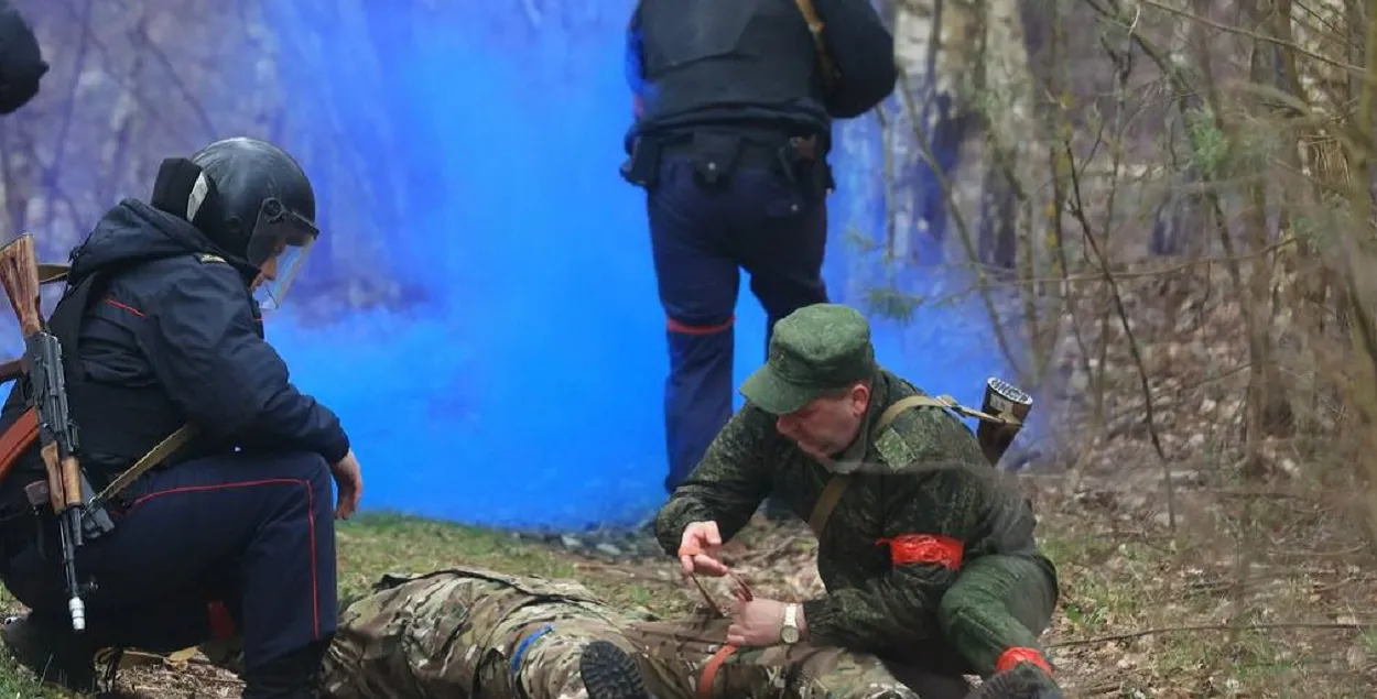 Міліцыя і тэрабарона "ваююць" з "дыверсантамі"
