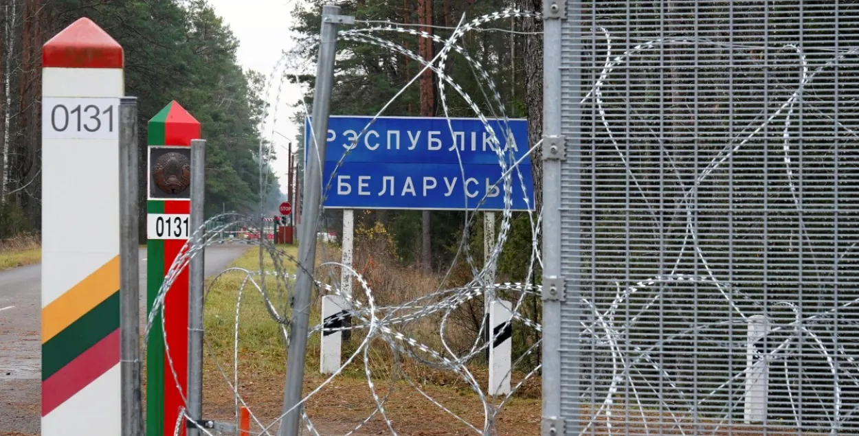 Беларусь за калючым дротам
