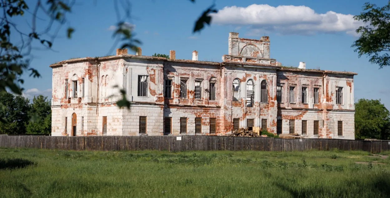 Палац Горватаў у Нароўлі

