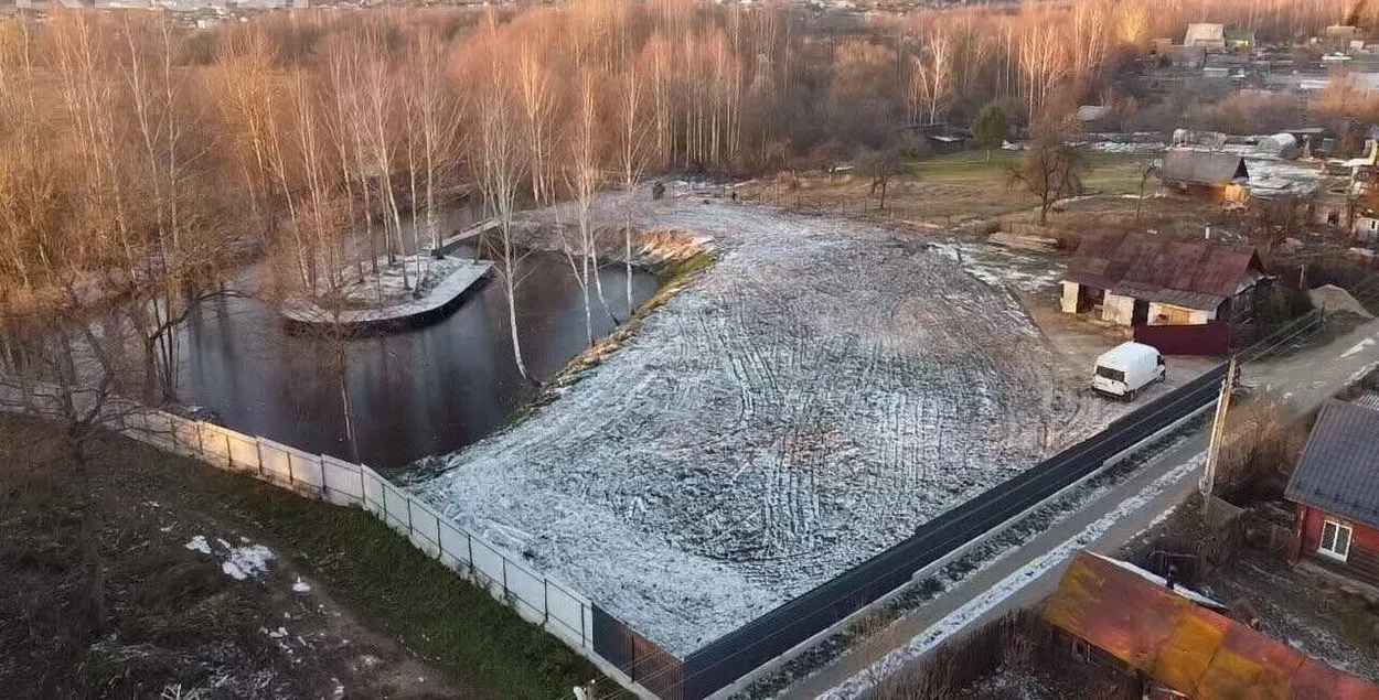 Участак з востравам
