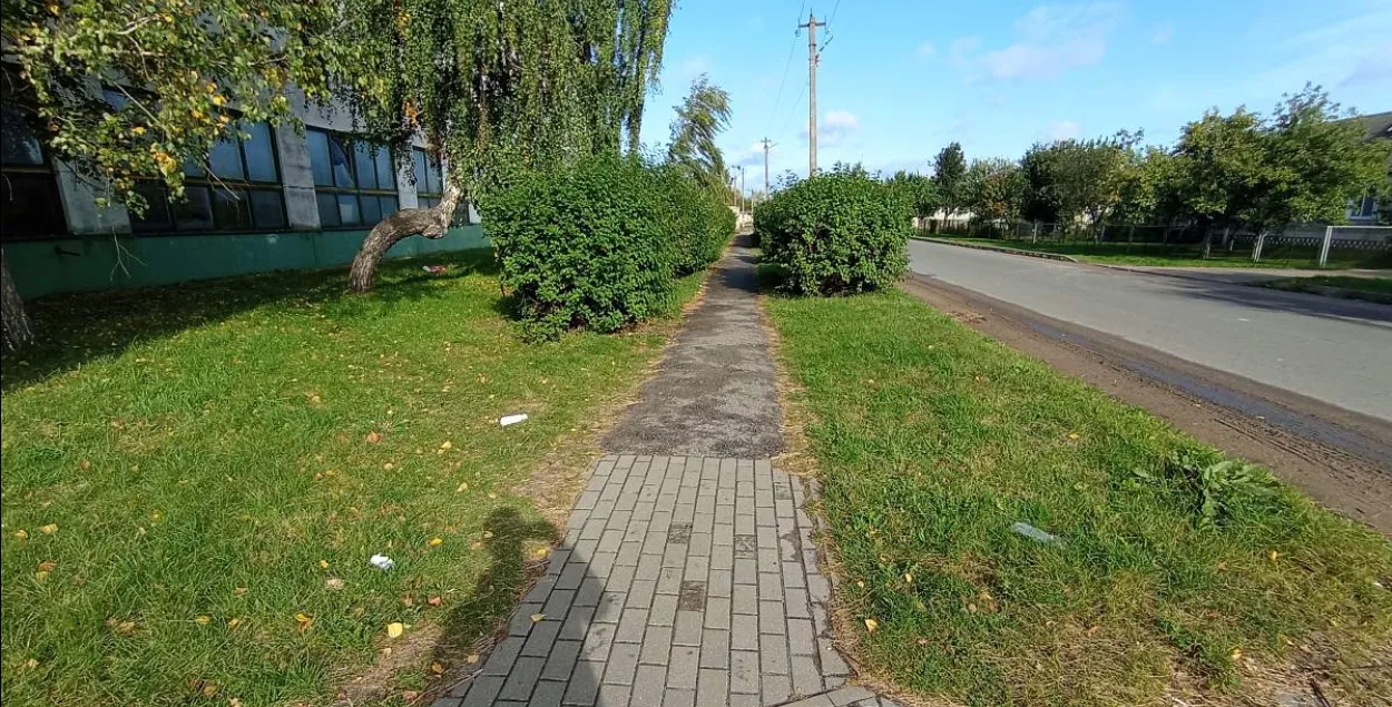 Тратуар, які прадаюць у Слуцку
