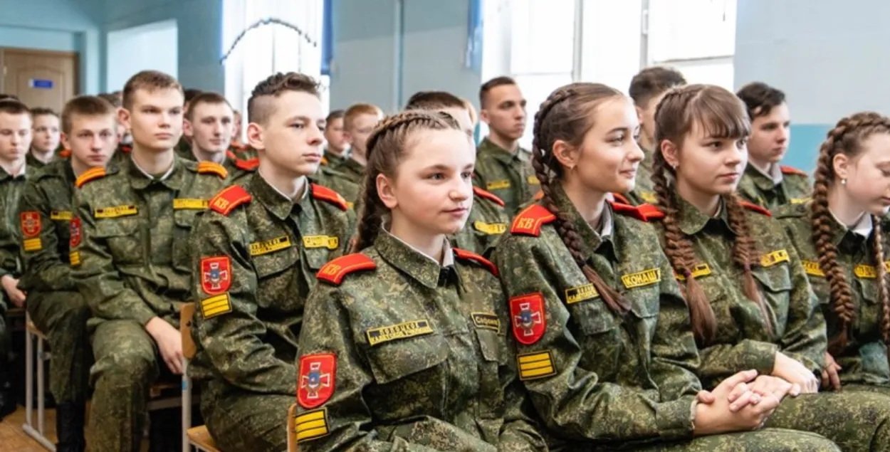 В белорусских школах массово создают военно-патриотические клубы
