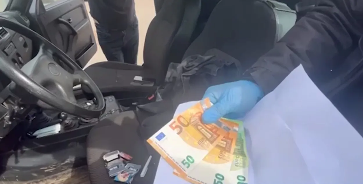 Оба директора брали взятки в евро&nbsp;

