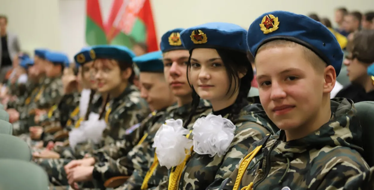 Вайскова-патрыятычны клуб "Мужнасць" у СШ №30 Мінска
