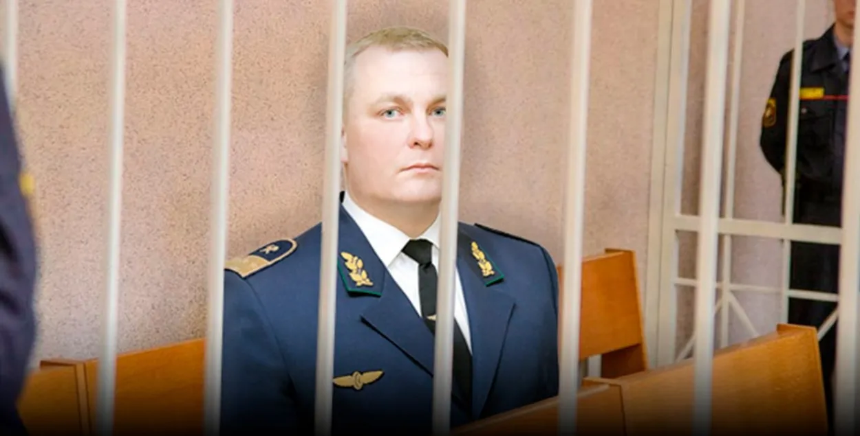 При обыске найдено около 1 миллиона долларов
