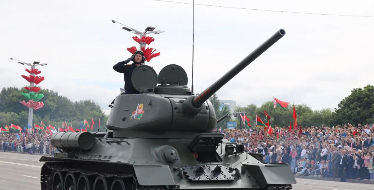 Танк, иллюстративное фото
