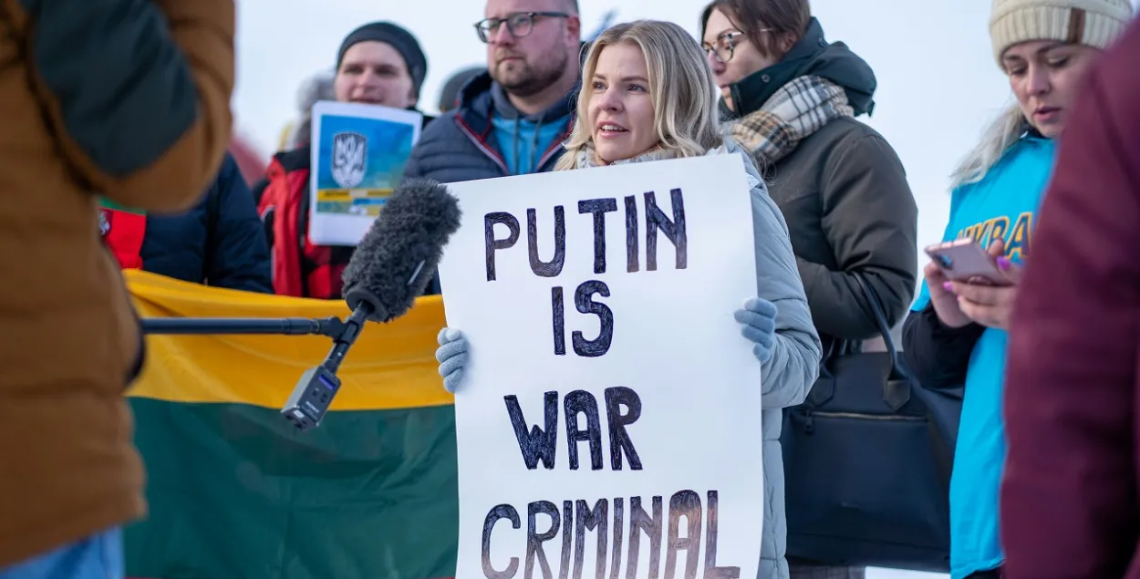 Путин — военный преступник
