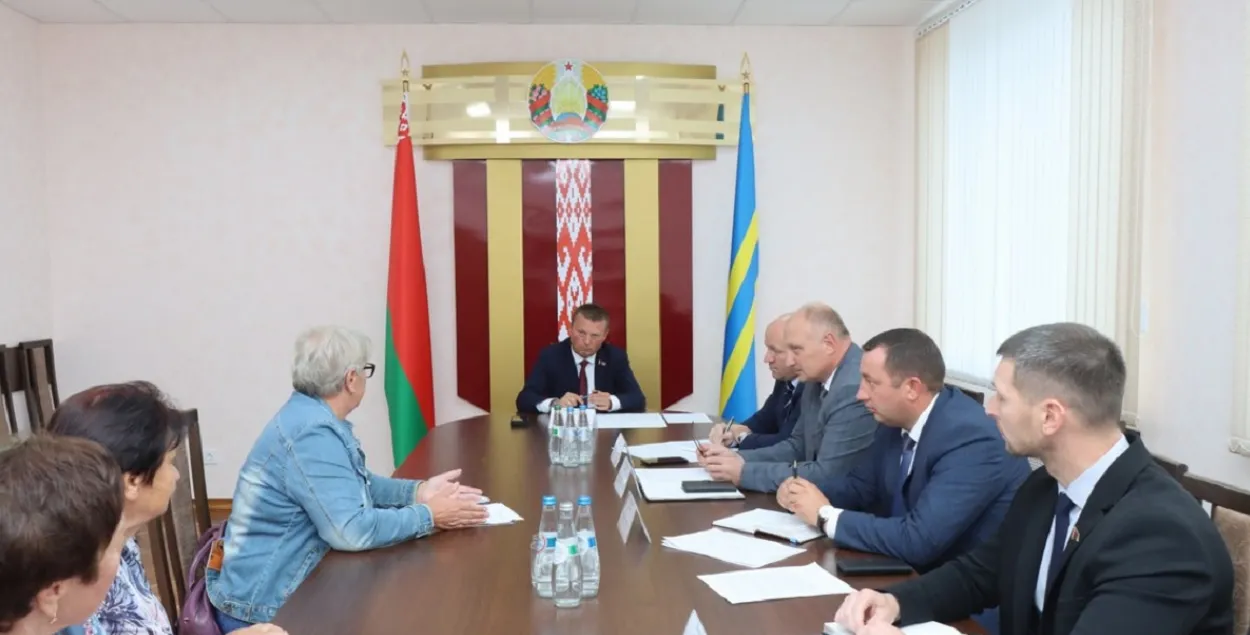 Генералу Хаменку расказваюць пра Дамейку

