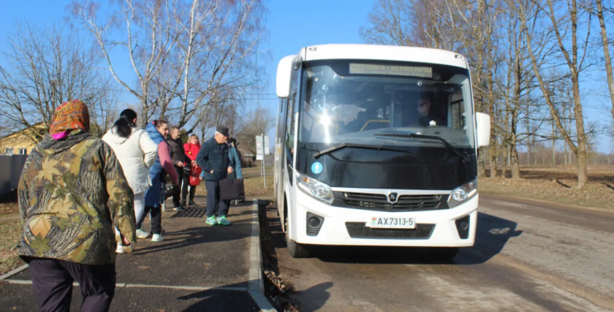 Автобус в деревне
