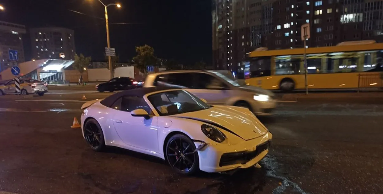 Porsche попал в аварию
