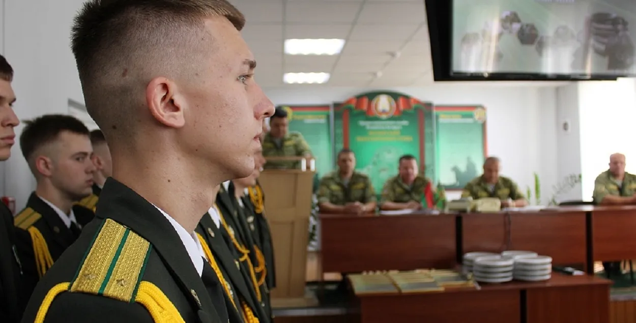 Маладыя афіцэры
