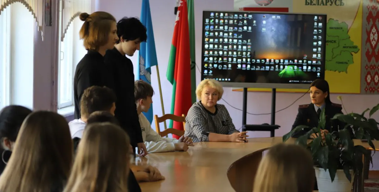 "Профилактическая беседа" в школе
