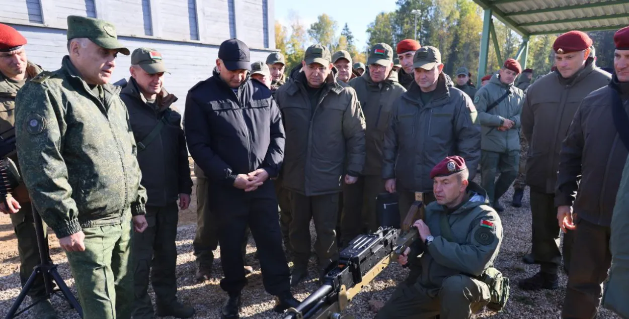 Николай Карпенков за пулеметом
