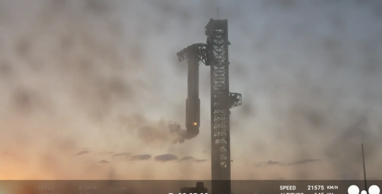 Super Heavy booster
