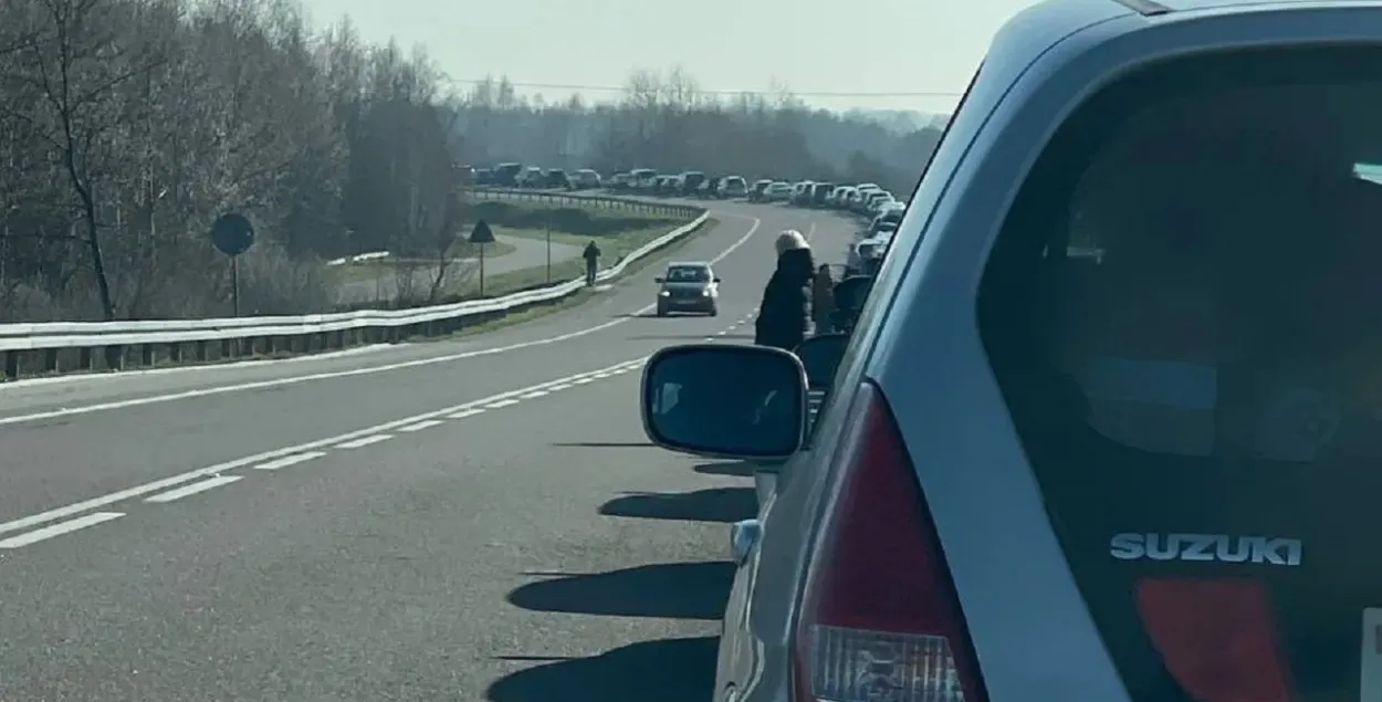 Чарга на мяжы, ілюстрацыйнае фота
