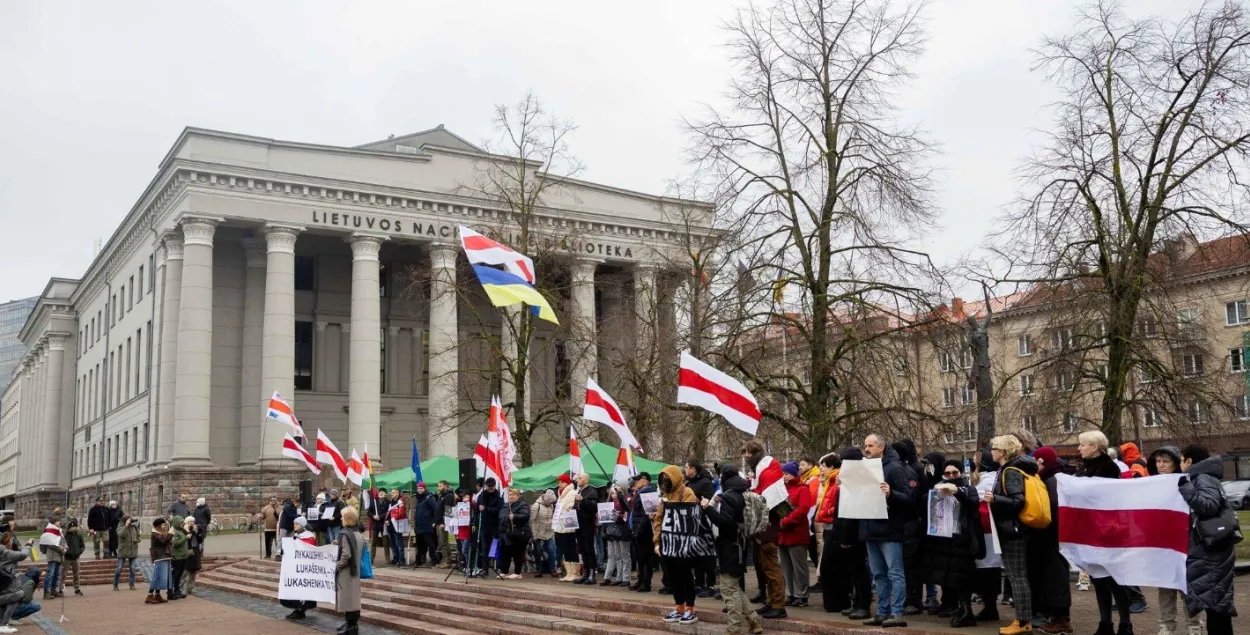 Акция в Вильнюсе в поддержку Василия Веремейчика
