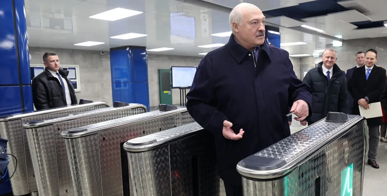 Александр Лукашенко не знал, что делать с проездным
