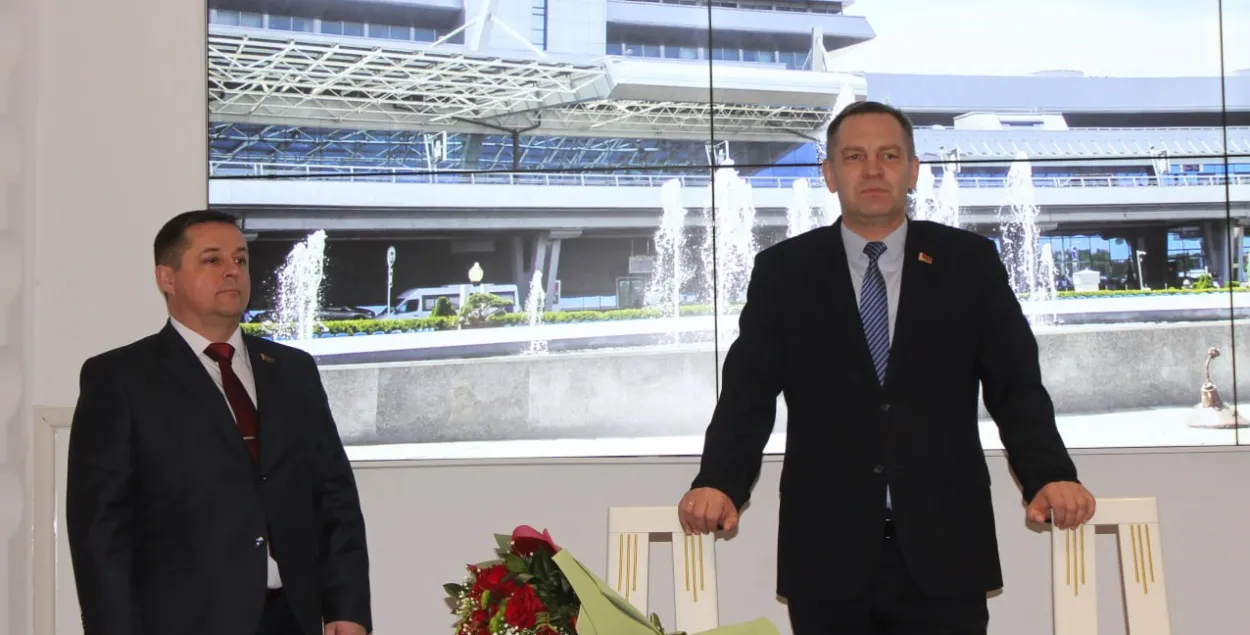 Уладзімір Чаравухін (злева) і міністр Аляксей Ляхновіч
