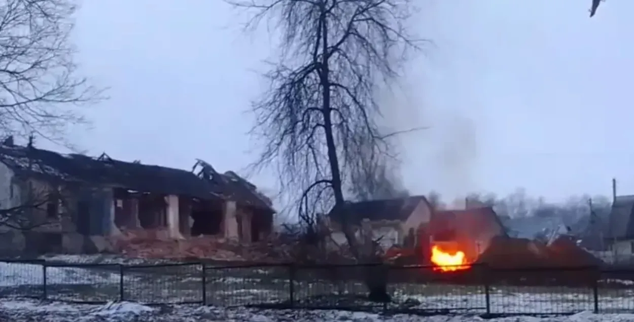 Знос стайняў на тэрыторыі лагойскай сядзібы Тышкевічаў
