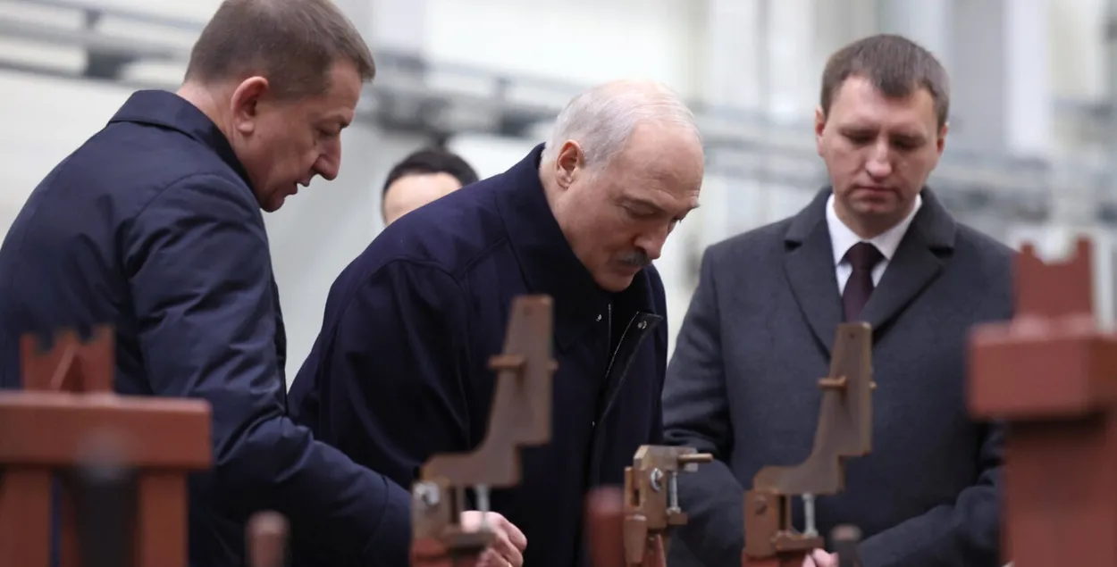 Аляксандр Лукашэнка на МАЗе
