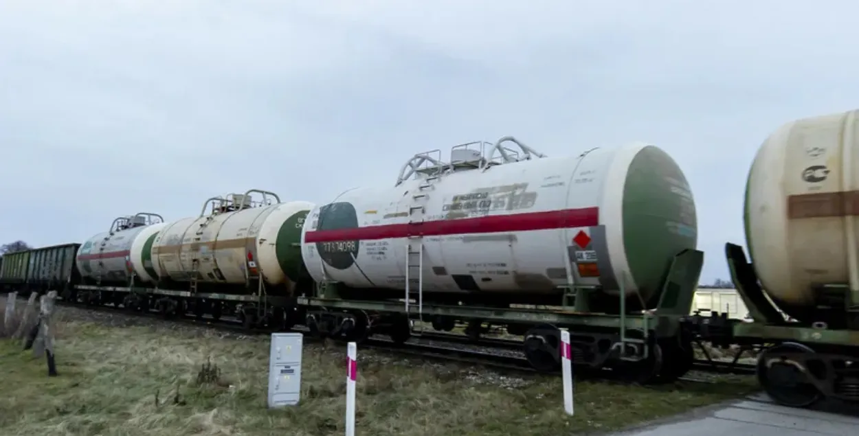 Казахстанскія цыстэрны з газам не могуць трапіць з Беларусі ў Польшчу
