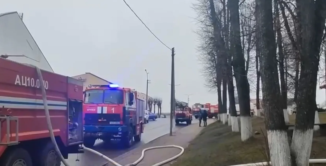 Спецтэхніка каля раённага цэнтра культуры ў Крупках
