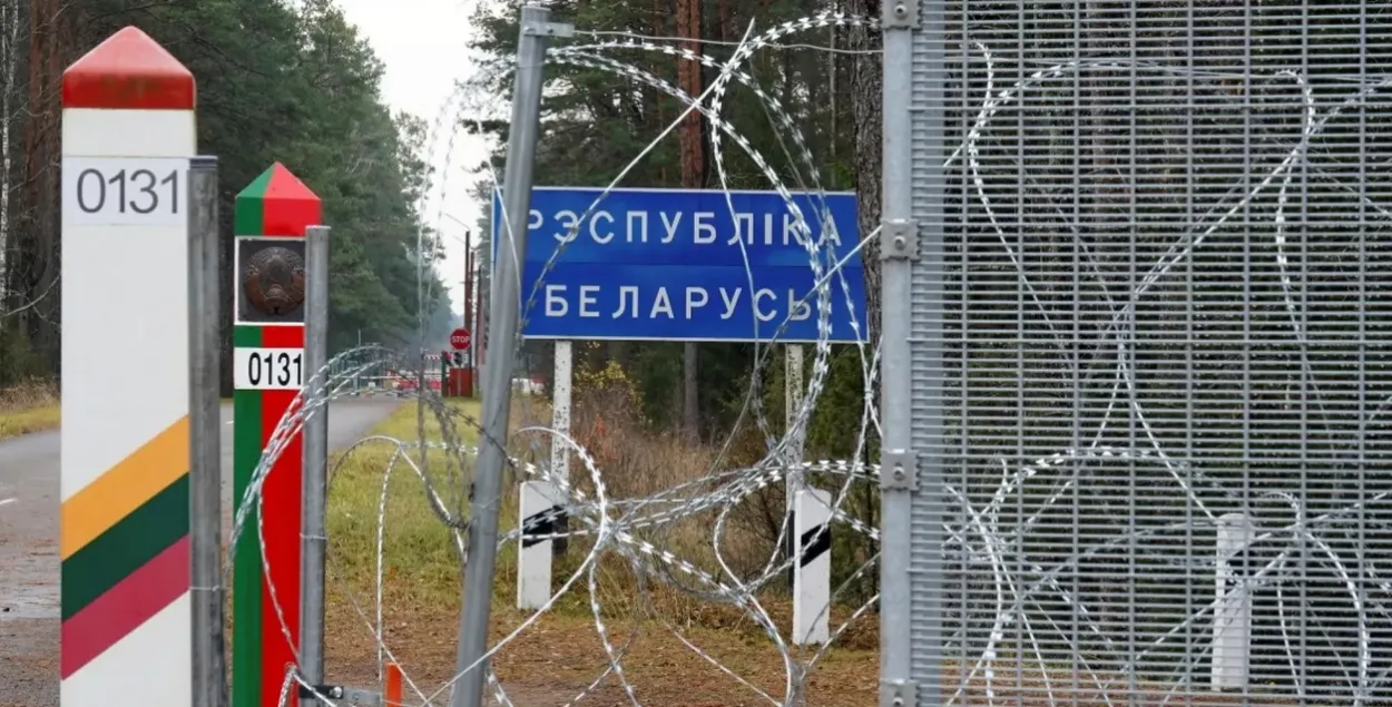 Беларусь за калючым дротам
