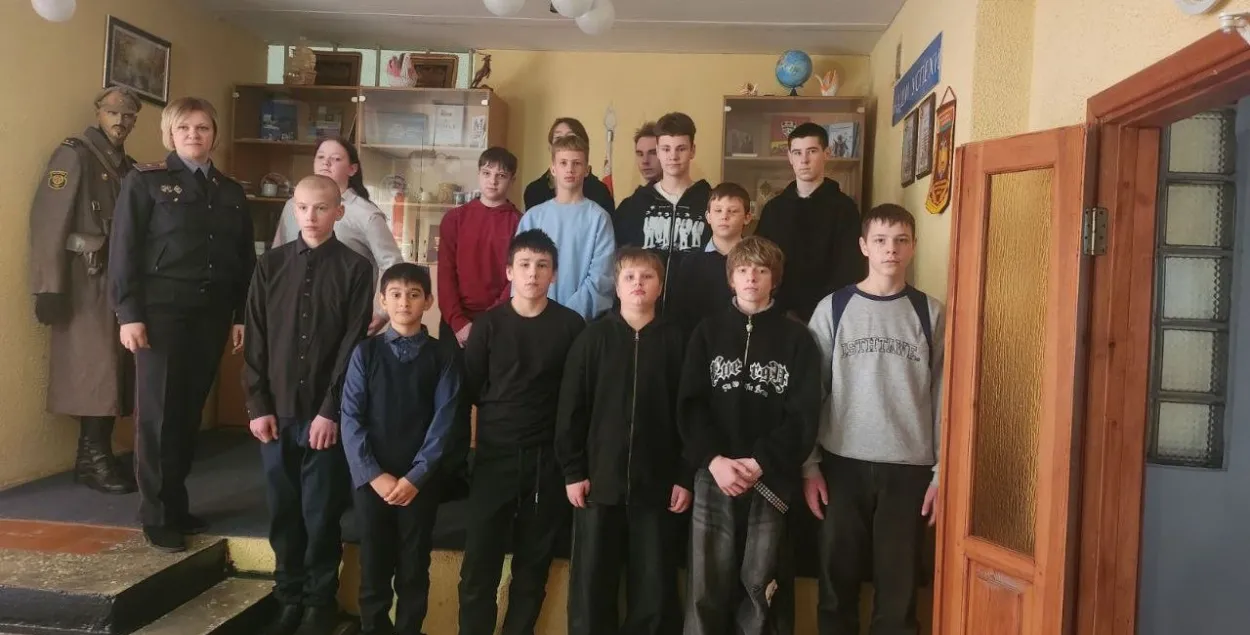 Школьнікі на экскурсіі
