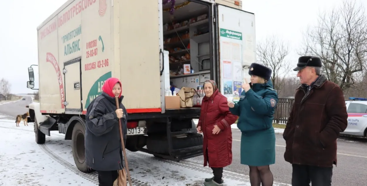 Автолавка в Мозырском районе, иллюстративный снимок
