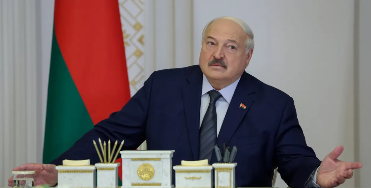 Как чиновники относятся к Лукашенко
