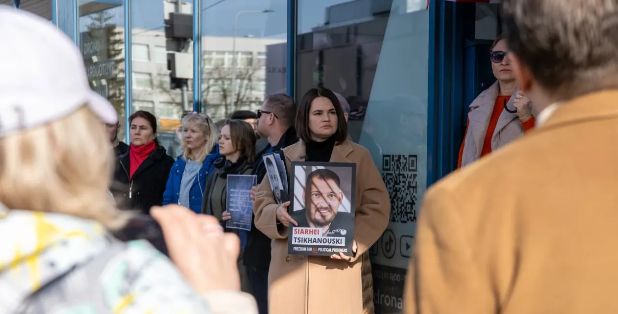 Светлана Тихановская на акции солидарности с политзаключенными в режиме инкоммуникадо
