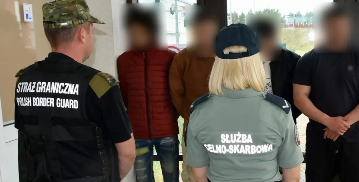 Detained migrants at the Polish-Belarusian border, illustrative photo.
