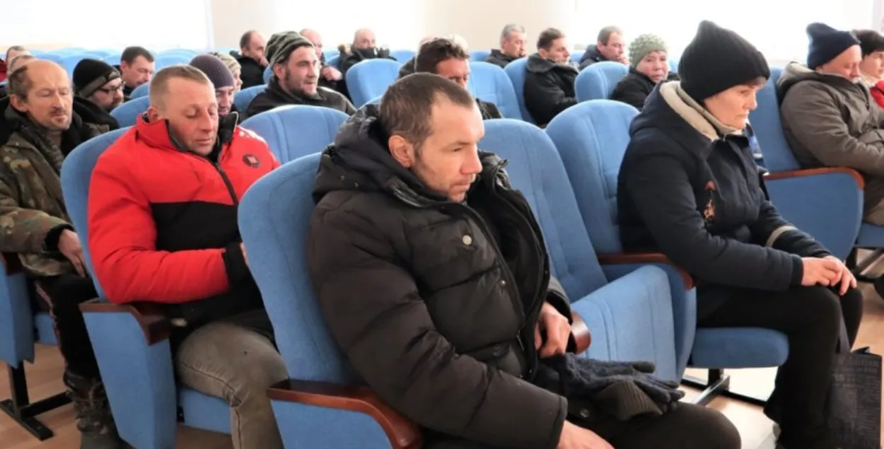 Збор "дармаедаў" з дапамогай міліцыі
