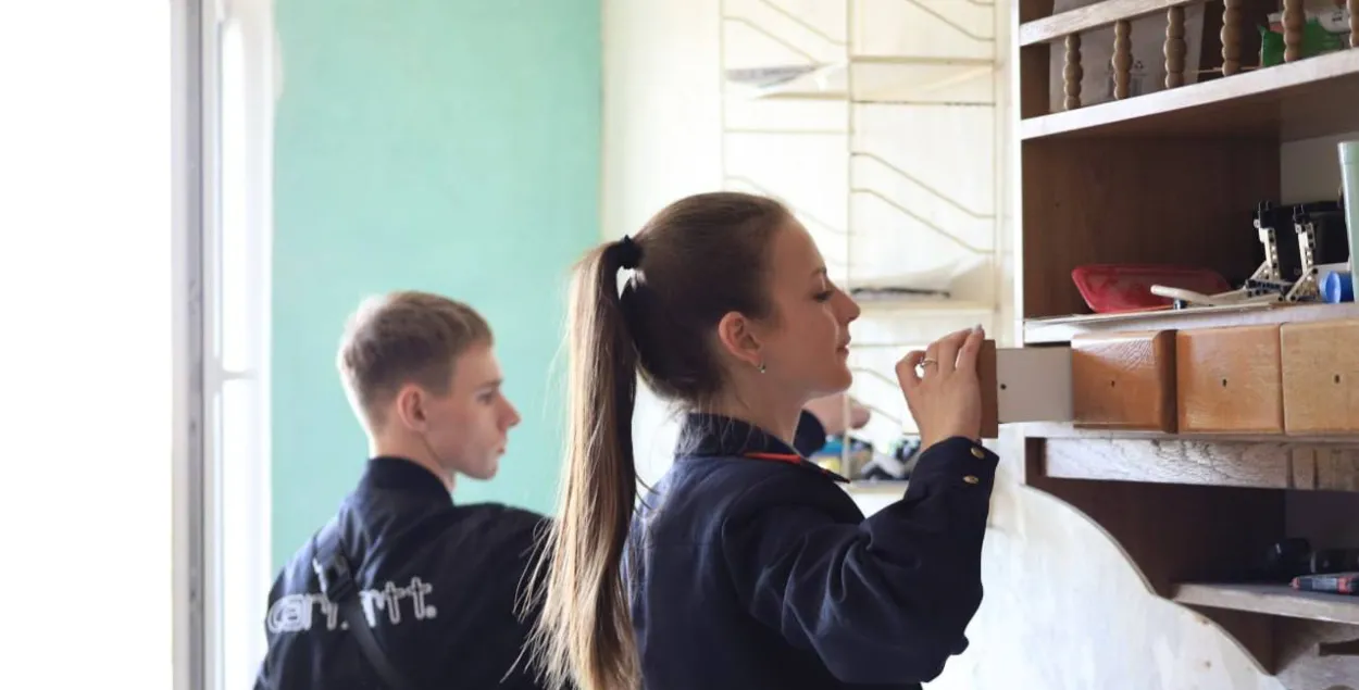 Міліцыя праводзіць ператрус у інтэрнаце
