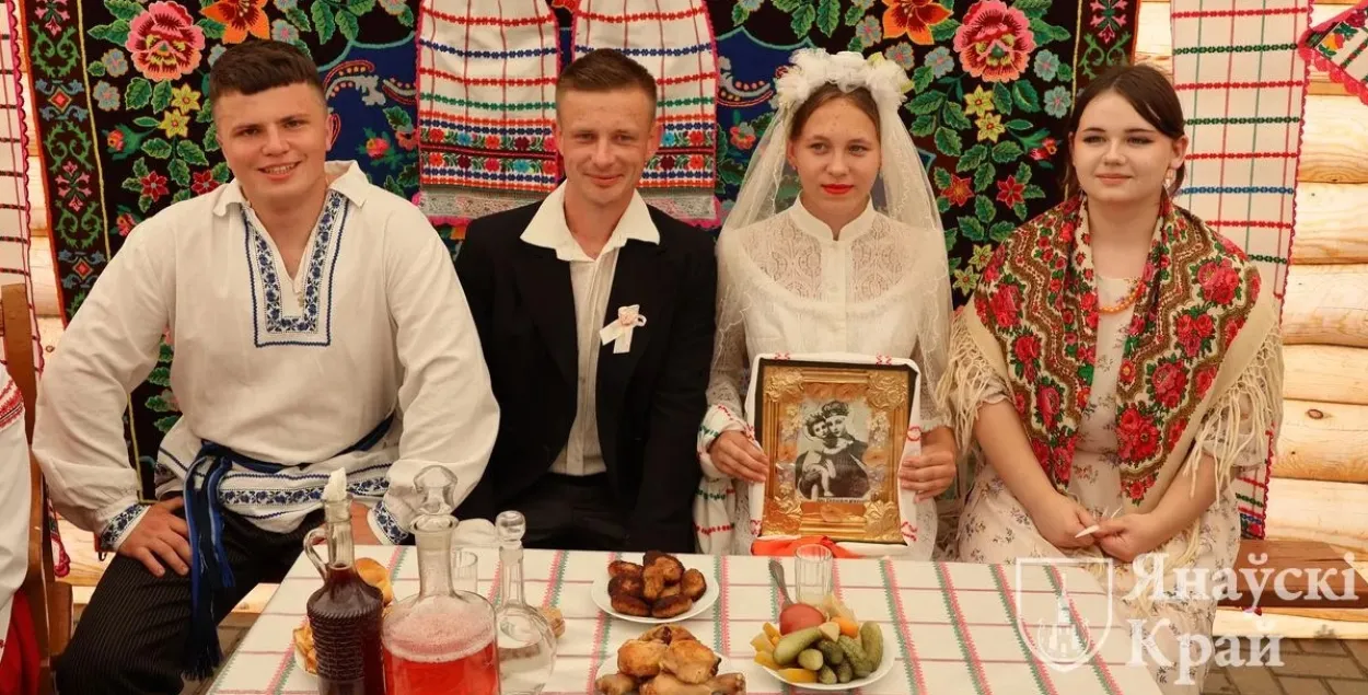 Вясельны абрад на фестывалі "Мотальскія прысмакі"&nbsp;
