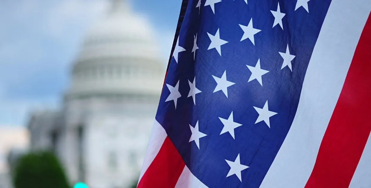 США
