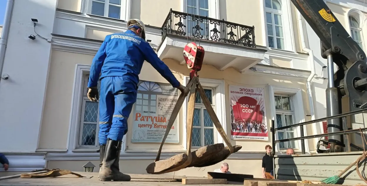 Каменный крест из деревни Коровка Витебского района
